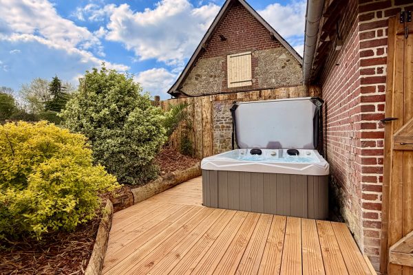 Spa 2/3 personnes privatisé pour le grand gite